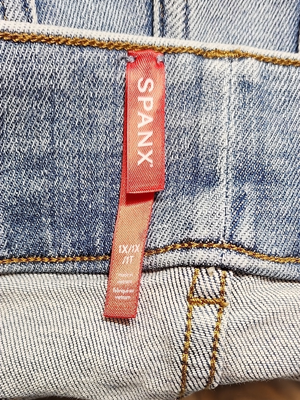 SPANX EveryWear Kick Flare Ankle Jeans Indigo Sky wash featuring a pull-on Sz 1X - Picture 4 of 16